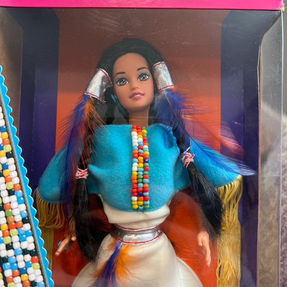 *New In Box* Vintage 1993 Special Edition, Second Edition Native American Barbie - Picture 2 of 12